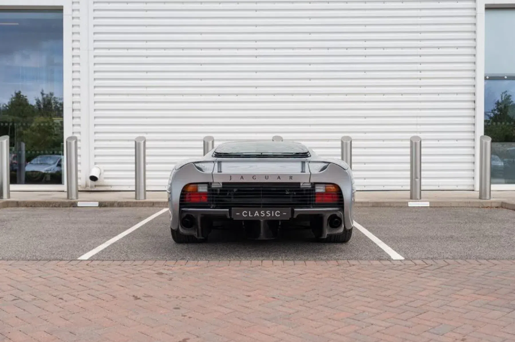 Jaguar XJ220